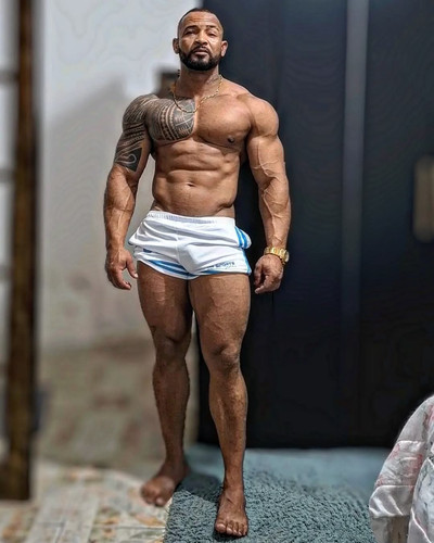 GkTzoP9WAAARwYx.jpg