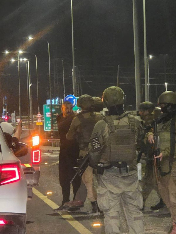 قوة خاصة تابعة لجيش الاحتلال تقتحم مخيم العين وتعتقل الشاب "علي خليفة" بعد اعتراض مركبة قرب حاجز زعترة جنوب نابلس....