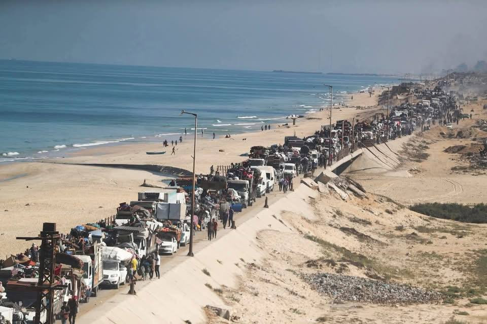 حركة نزوح كبيرة اليوم من غزة إلى الجنوب...