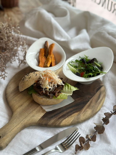 Pulled mushroom Burger.jpg