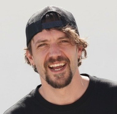 Generated Image August 31, 2025 7 43PM copia.jpg