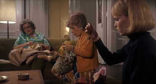 Rosemary's.Baby.1968.Criterion.1080p.BluRay.CZ EN.FLAC1.0.x265 Silence.mkv snapshot 00.32.34 [2025.1.jpg