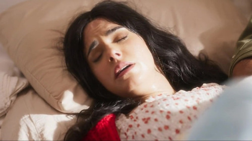 Amanecer Ep 71 Livia Brito faint.jpg