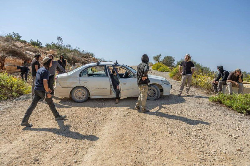 المستوطنون يقتحمون سلواد برام الله ويمنعون المزارعين والمواطنين من جني ثمار الزيتون، وذلك بحماية جيش الاحتلال....