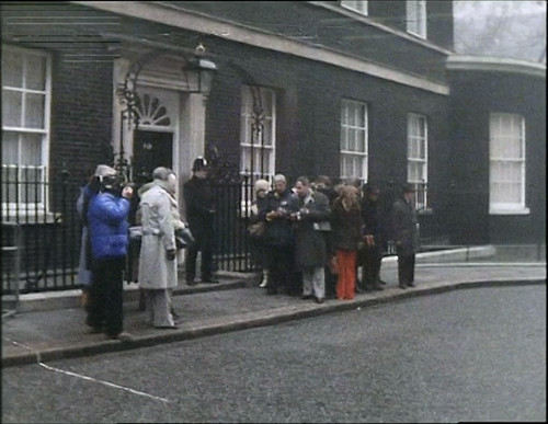 Yes.Minister.S01E01.Celem.k.volicum.1080p.WEB DL.CZ EN.DD2.0.x264 ProfessorPan.mkv snapshot 06.13 [2.jpg