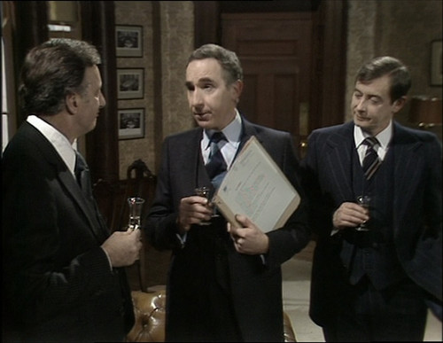 Yes.Minister.S01E01.Celem.k.volicum.1080p.WEB DL.CZ EN.DD2.0.x264 ProfessorPan.mkv snapshot 09.06 [2.jpg