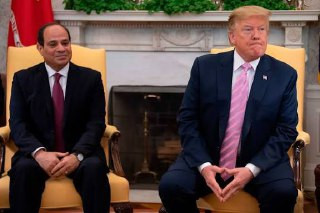 أكد الرئيس عبد الفتاح السيسي خلال اتصال هاتفي مع الرئيس الأمريكي دونالد ترمب على ضرورة تنفيذ اتفاق وقف الحرب في غزة بجميع مراحله، ووجّه دعوة للرئيس تر...