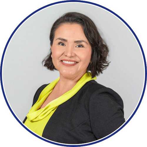 Yanine Photo(Blue).jpg