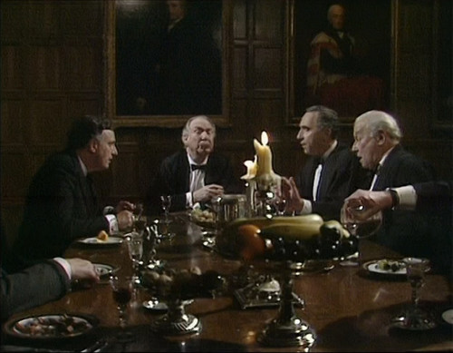 Yes.Minister.S02E02.Zaslouzene.pocty.1080p.WEB DL.CZ EN.DD2.0.x264 ProfessorPan.mkv snapshot 21.43 [.jpg
