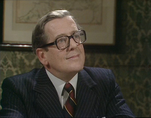 Yes.Minister.S02E02.Zaslouzene.pocty.1080p.WEB DL.CZ EN.DD2.0.x264 ProfessorPan.mkv snapshot 15.28 [.jpg