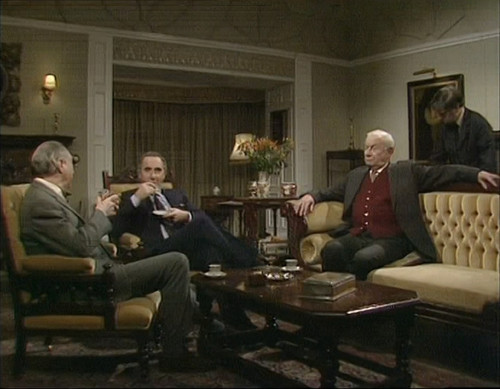 Yes.Minister.S02E02.Zaslouzene.pocty.1080p.WEB DL.CZ EN.DD2.0.x264 ProfessorPan.mkv snapshot 03.20 [.jpg