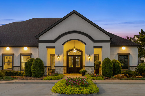 C243930 AvenuesatNorthpointe Twilight LeasingExteriorD 02.jpg