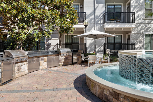 C206940 BellVinings Pool1 GrillingArea 1.jpg