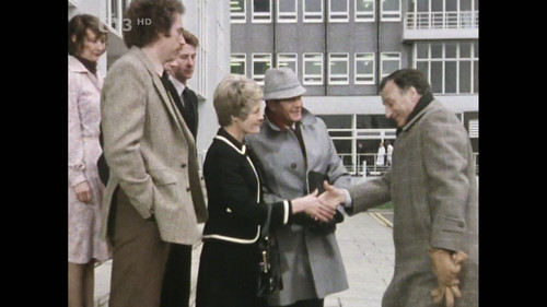 Jiste.pane.ministre.S02E01.Humanni.spolecnost.1981.1080i.HDTV.H264.MPA2.0 GarGG.mkv snapshot 22.12 [