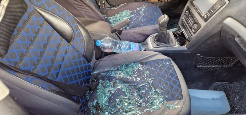 مركبة حطمها المستوطنون خلال المواجهات مع الأهالي والمزارعين في بلدة بيتا جنوب نابلس....