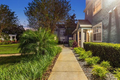 C206910 Bell Timacuan Lit Path 01 T3A0014.jpg