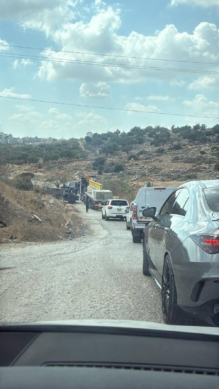 قوات الاحتلال تضع بوابات على مداخل قرى رنتيس وشقبا في شمال غرب رام الله...