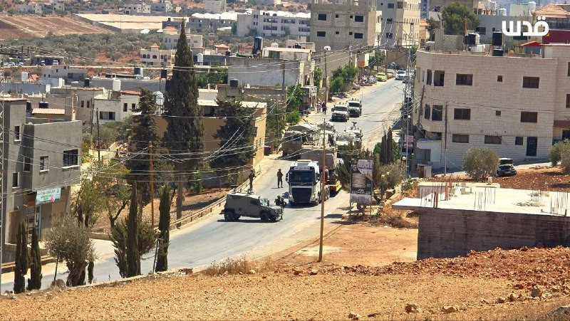 قوات كبيرة من جيش الاحتلال برفقة جرافة تقتحم بلدة عقابا شمال طوباس....