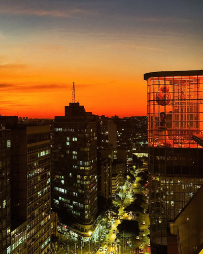 O centro visto do @terracoacaiaca ♥️🌇📍Acompanhe a @bemvindobh para descobrir o melhor de Belo.jpg