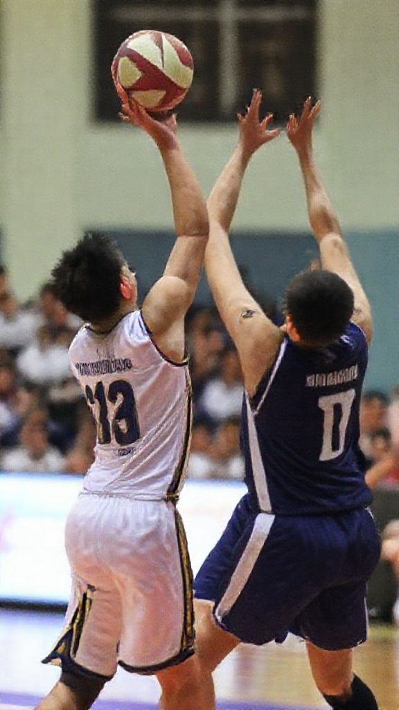 Cabañero leads UST, snaps 4-game skid with lopsided win over UE