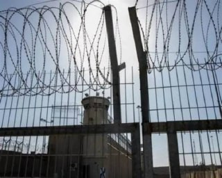 نادي الأسير الفلسطيني: الاحتلال أبعد 383 أسيرا هذا العام إلى مصر ويمنع الغالبية من لقاء ذويهم....