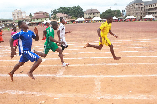 100 meters, Senior Boys racing event 02.jpg