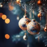 decorated christmas tree closeup blurred background 947206 2188