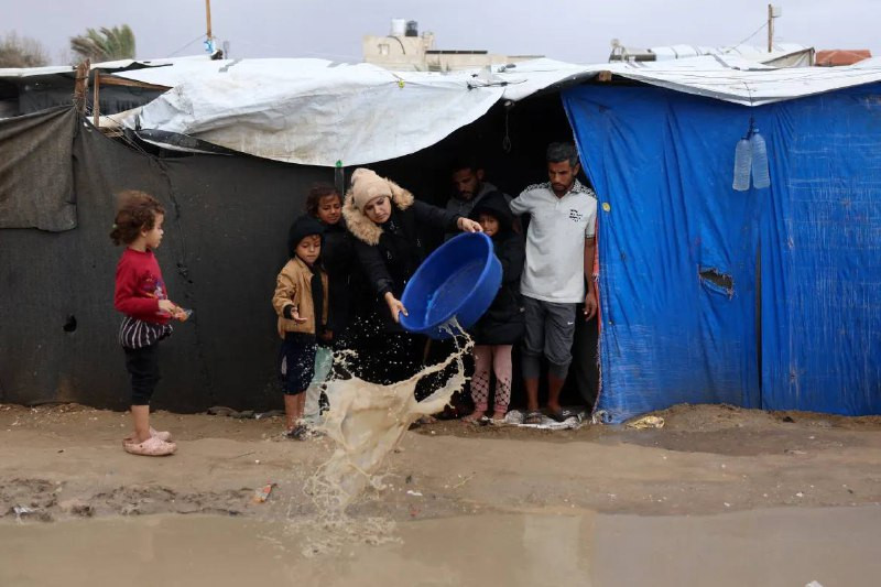 وكالة الأونروا: - سيكون للمنخفض الجوي تداعيات كارثية على النازحين في قطاع غزة - هناك تحركات دولية لمحاولة الضغط على إسرائيل وإجبارها على السماح بدخول ...