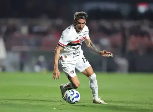 Fora da temporada? Enzo Díaz passa por cirurgia para hérnia inguinal e projeta volta só em 2026.