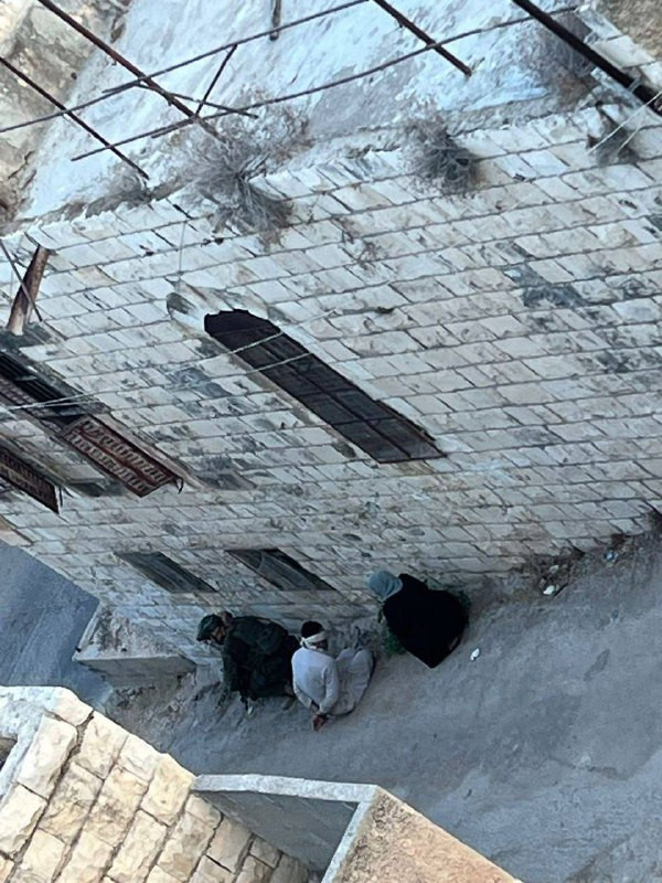 جيش الاحتلال يقتحم منزلًا في حي المراح بمدينة جنين ويقوم بتنكل بالأهالي خلال محاصرة المنزل....