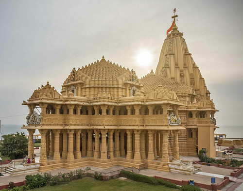 Why Somnath Jyotirling Temple Is an Icon of Indian Heritage..jpg