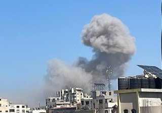 طائرات الاحتلال تقتحم موقعا مقابل بنك فلسطين في شارع النصر بمدينة غزة....