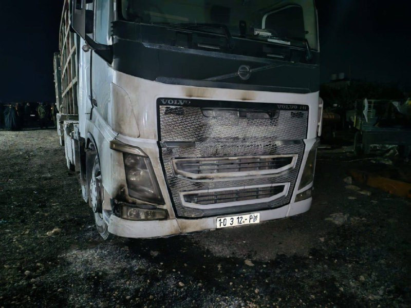 مستوطنون يقتحمون ويقومون بحرق مركبتين خلال هجوم على بلدة المنيا جنوب شرق بيت لحم...