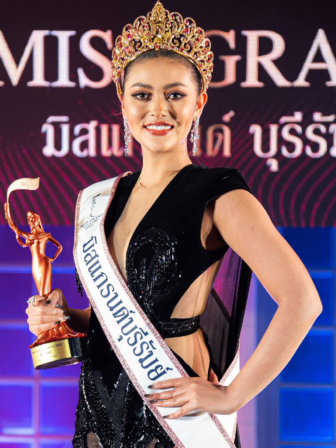 candidatas a miss grand thailand 2022. final: 30 abril. - Página 2 MGWgKg