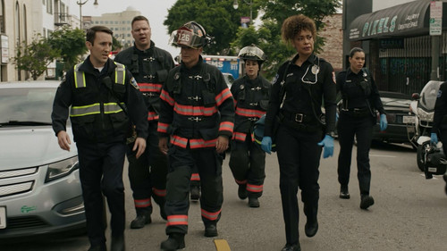 9 1 1.Lone.Star.S03E10.Parental.Guidance.720p.AMZN.WEB DL.DDP5.1.H.264 KiNGS.mkv snapshot 01.54.114.jpg