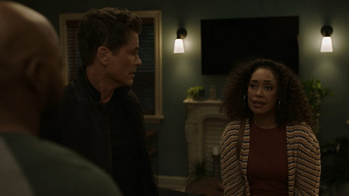 9 1 1.Lone.Star.S03E10.Parental.Guidance.720p.AMZN.WEB DL.DDP5.1.H.264 KiNGS.mkv snapshot 06.58.418.jpg