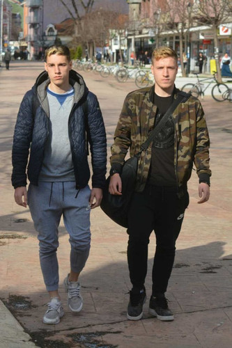 luka i veljko u centru pirota 682x1024.jpg