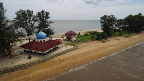 Kubah Makam Ujung Pandaran