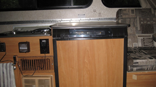 Aliner Window 006.jpg