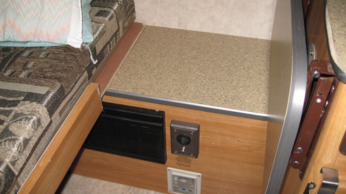 Aliner Window 010.jpg