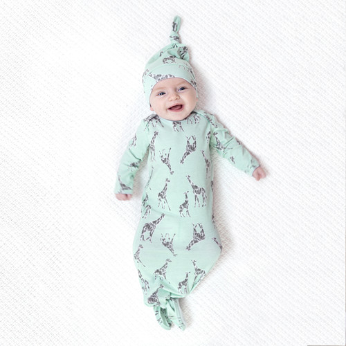 AGHK20005 5 newborn comfort knit gift set jade giraffes.jpg