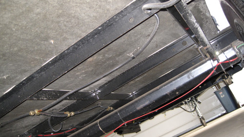 Undercarriage of Aliner 006.jpg