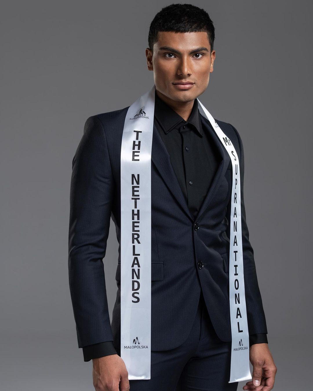 official de candidatos a mister supranational 2021. final: 22 de agosto. - Página 2 R5rAog