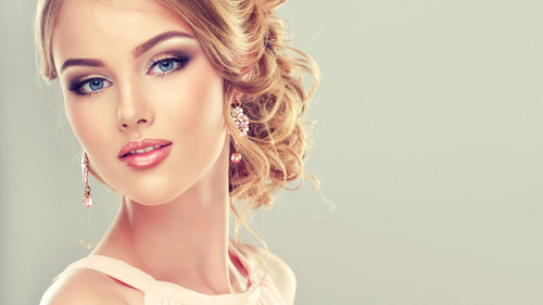 2018Girls Beautyful Girls Beautiful stylish blue eyed girl with beautiful make up and hairstyle 1297.jpg