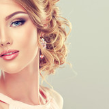 2018Girls Beautyful Girls Beautiful stylish blue eyed girl with beautiful make up and hairstyle 1297