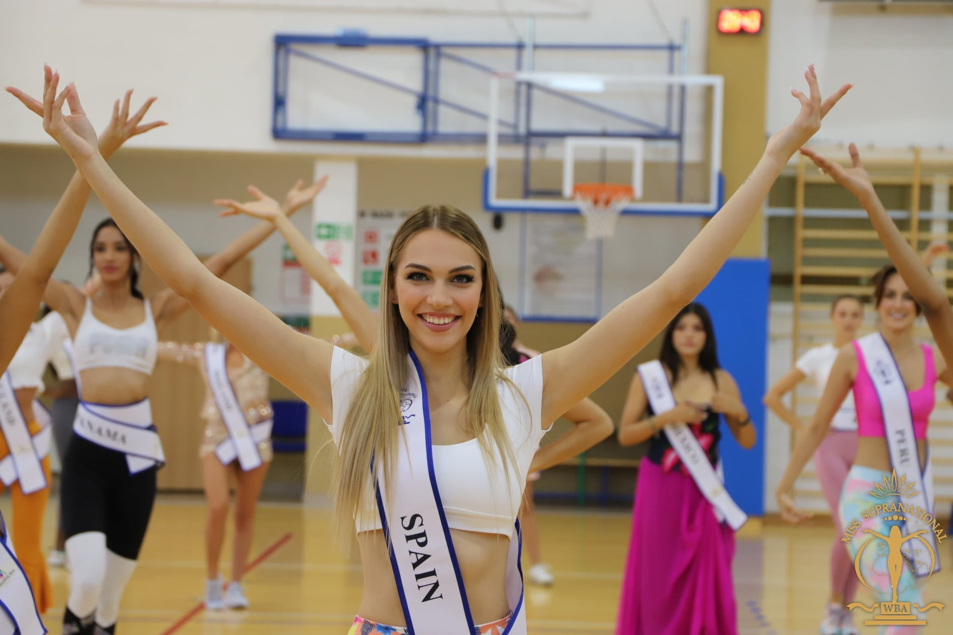 candidatas a miss supranational 2021: final: 21 de agosto. - Página 48 RRAQol