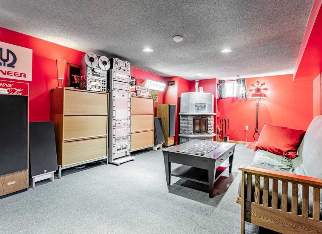 Came across this room while browsing houses. : r/audiophile