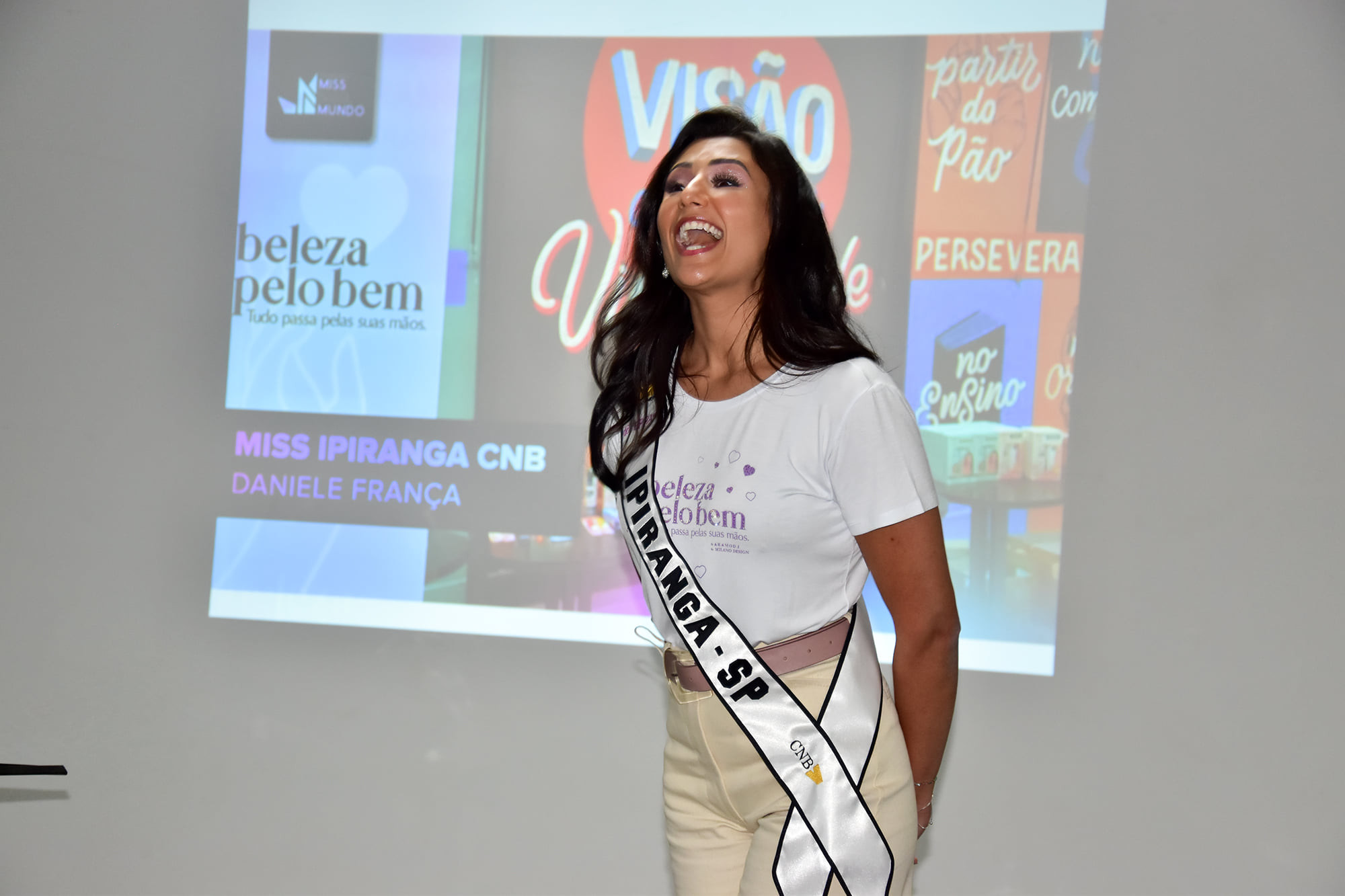 fast tracks de miss brasil mundo 2020-2021. - Página 15 RlLYyg