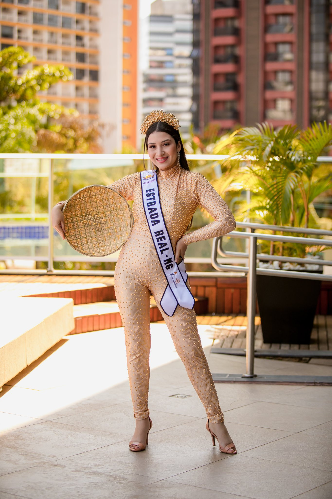 vencedora de traje regional de miss brasil mundo 2022: miss santa catarina. - Página 2 SQ24Fs