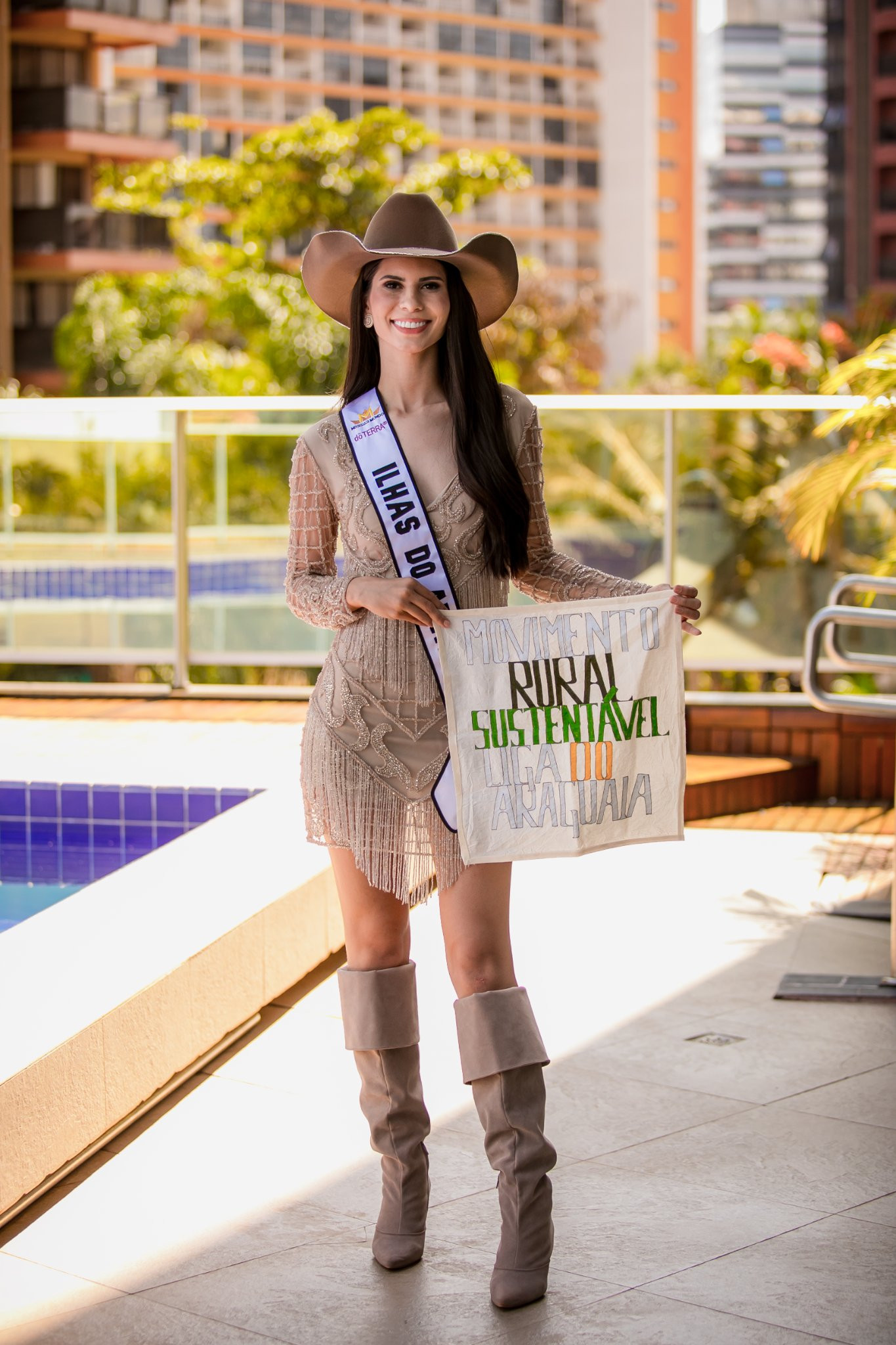 vencedora de traje regional de miss brasil mundo 2022: miss santa catarina. - Página 3 SQ33NV
